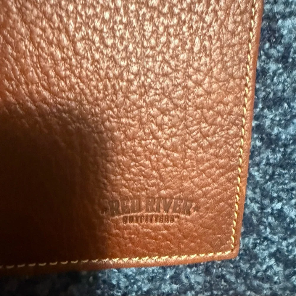 Red Rivet Brown Leather Key & Card Holder - Picture 4 of 5